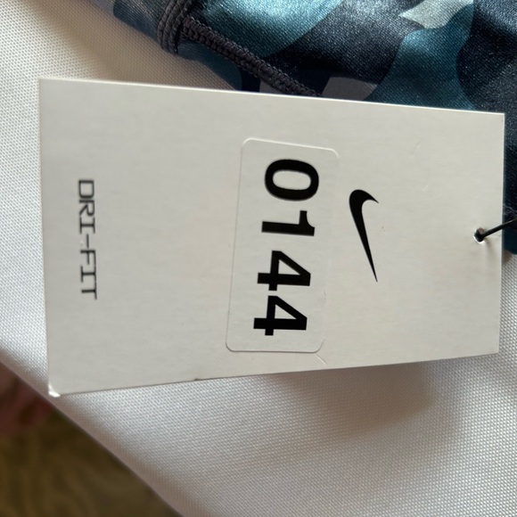 This is a Pair of Nike Camouflage Dri Fit Leggings - Picture 3 of 8